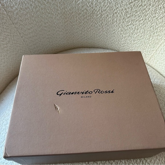 GIANVITO ROSSI Pointed-Toe Ankle-Strap Pumps - Picture 11 of 15